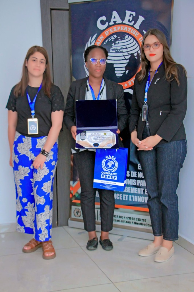 Remise de certificat Mme Koua