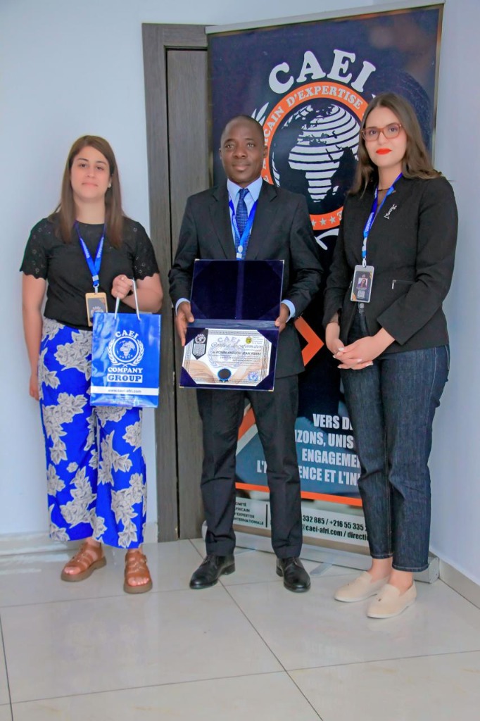 Remise de certificat M. Konan Jean Pierre