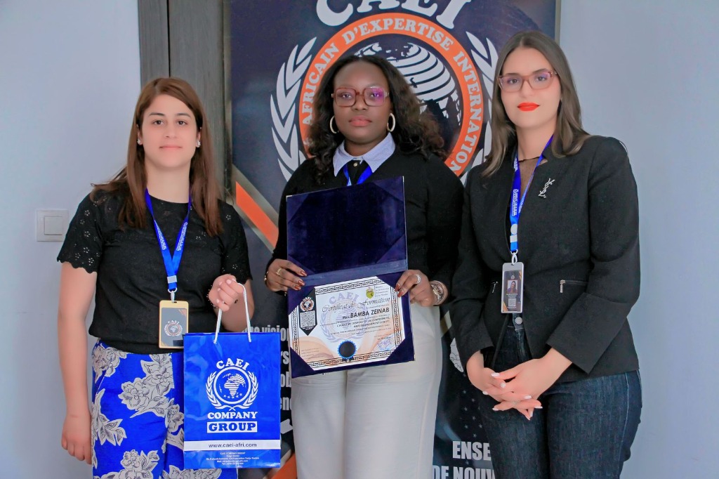 Remise de certificat Mme Bamba Zeinab