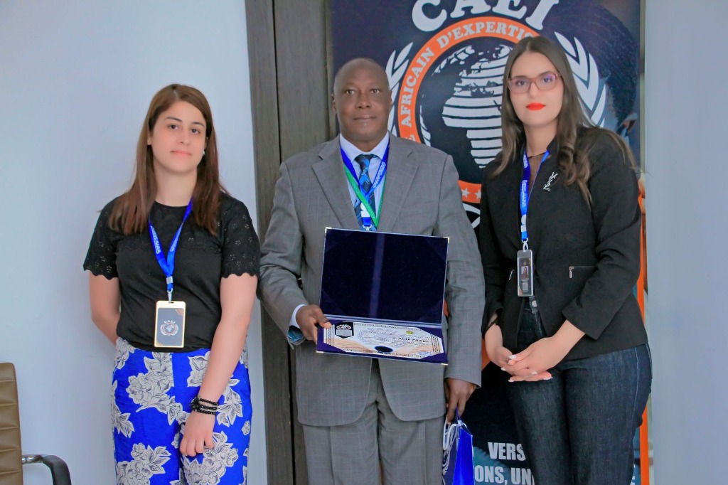 Remise de certificat M. Agja Pierre